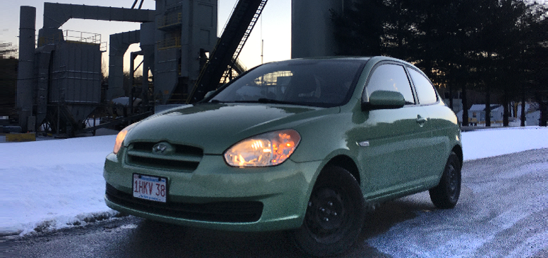 2010 Hyundai Accent, Apple Green